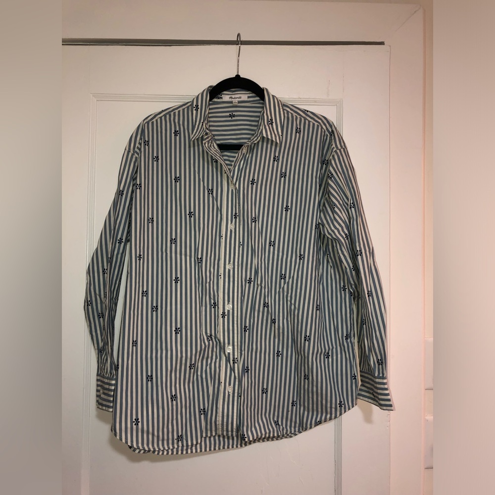 NWOT - Madewell. Button down shirt. White & Blue Stripes. Small.